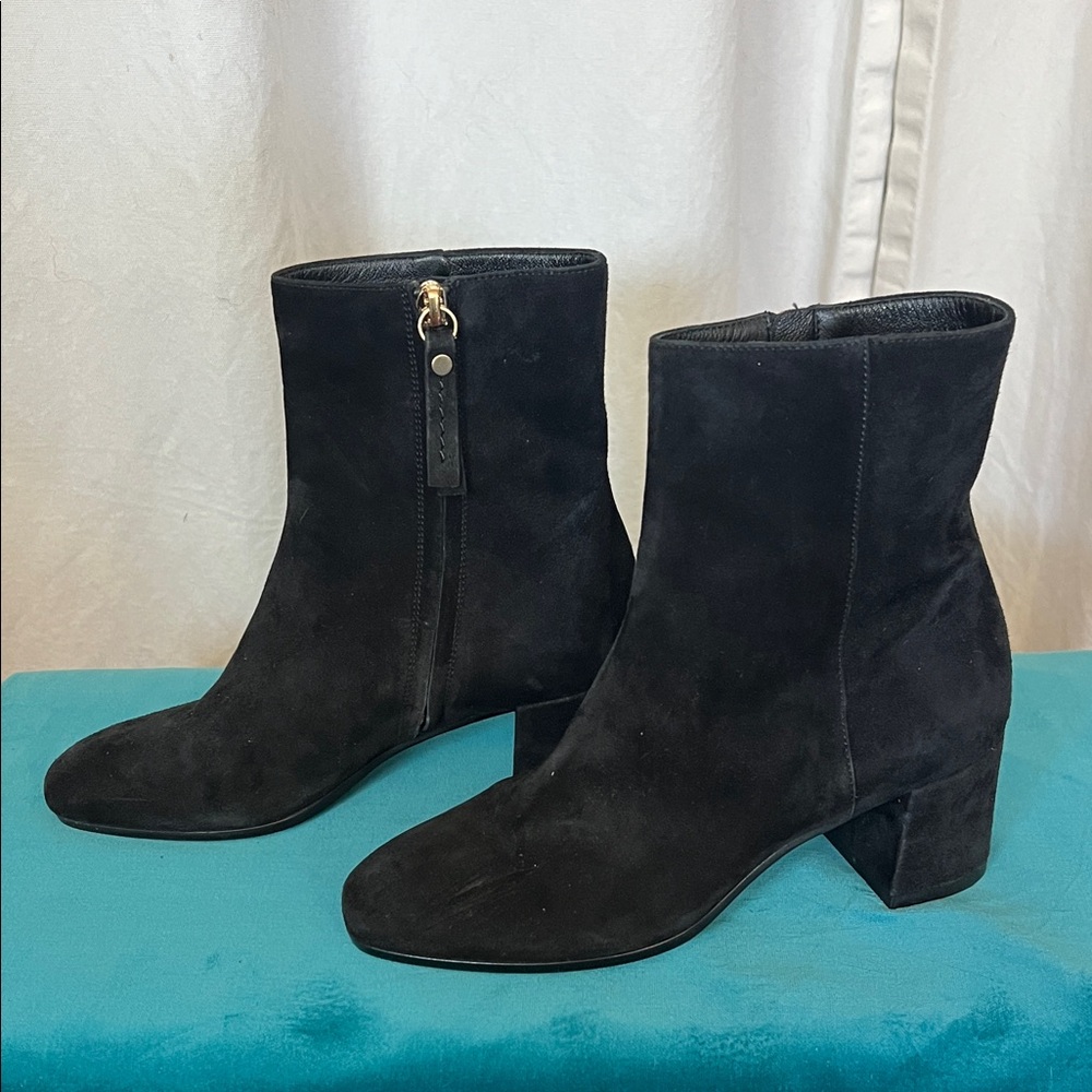M. Gemi  Black suede Ankle Boots 5.5 like new Corsa
